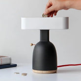 Allocacoc Dina Coin Lamp بميزة صندوق المال تصميم مصباح مكتبي عصري - DH0131-CLDINA