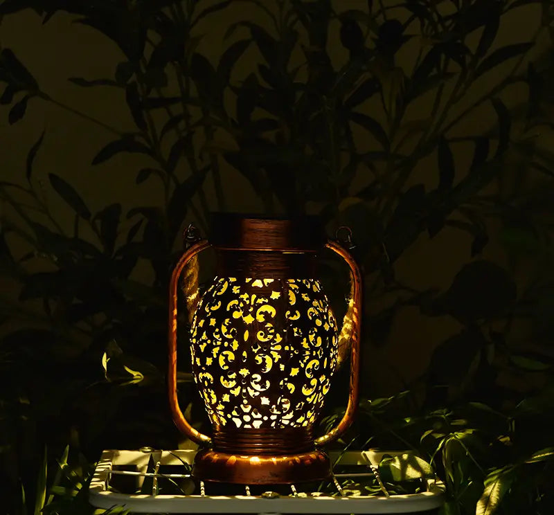 مصباح LED خارجي يعمل بالطاقة الشمسية على شكل زهرة