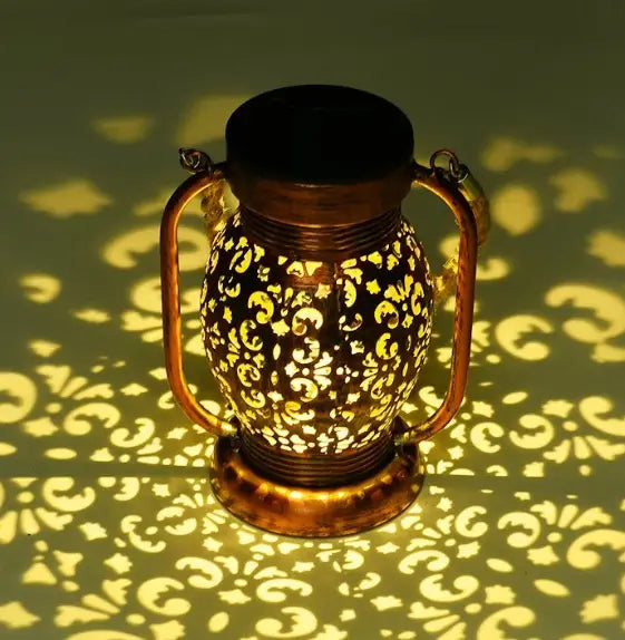 مصباح LED خارجي يعمل بالطاقة الشمسية على شكل زهرة