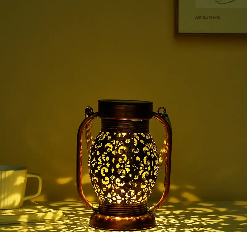 مصباح LED خارجي يعمل بالطاقة الشمسية على شكل زهرة