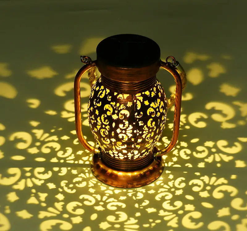 مصباح LED خارجي يعمل بالطاقة الشمسية على شكل زهرة